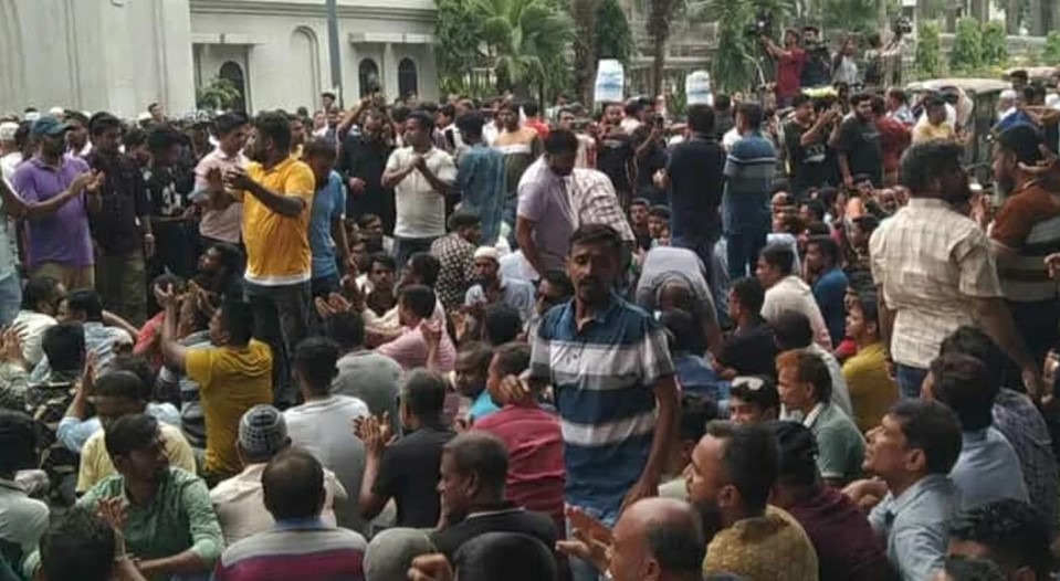 ইশরাকের শপথ দাবিতে টানা চতুর্থ দিনের বিক্ষোভ নগরভবনের সামনে