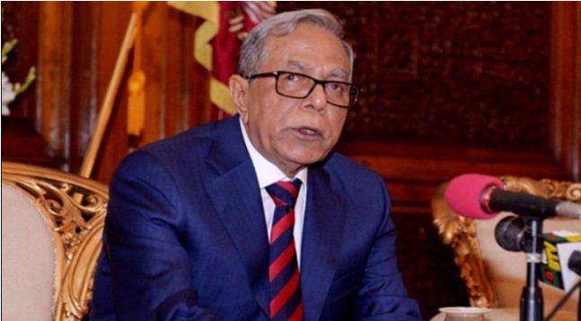 সাবেক রাষ্ট্রপতির বিদেশযাত্রা, দায়িত্বে অবহেলায় তিন পুলিশ বরখাস্ত