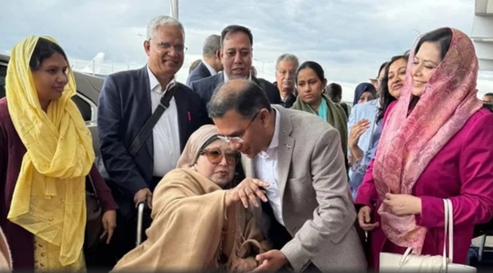 দেশে ফিরলেন বিএনপি চেয়ারপারসন খালেদা জিয়া