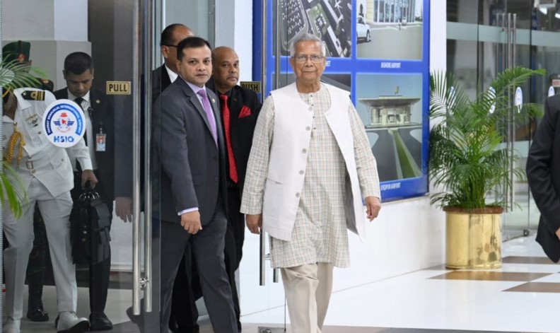 চার দিনের সফর শেষে দেশে ফিরছেন প্রধান উপদেষ্টা