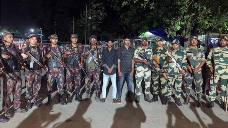 ধরে নেওয়া দুই বাংলাদেশিকে ৮ ঘণ্টা পর ফেরত দিল বিএসএফ