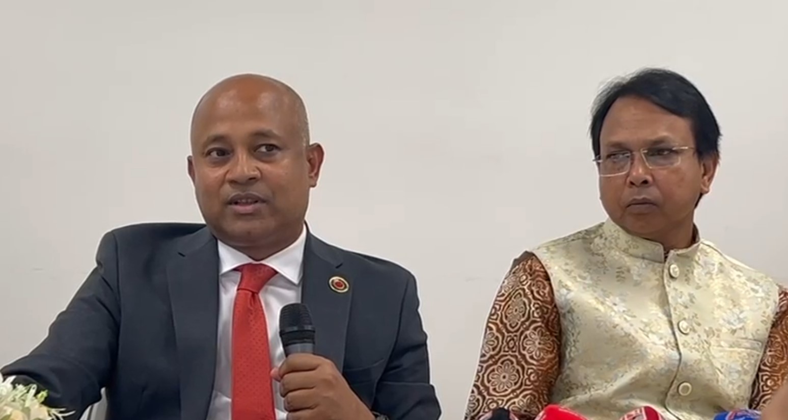 প্রবাসীদের ভোটাধিকার নিশ্চিত করতে আমেরিকা