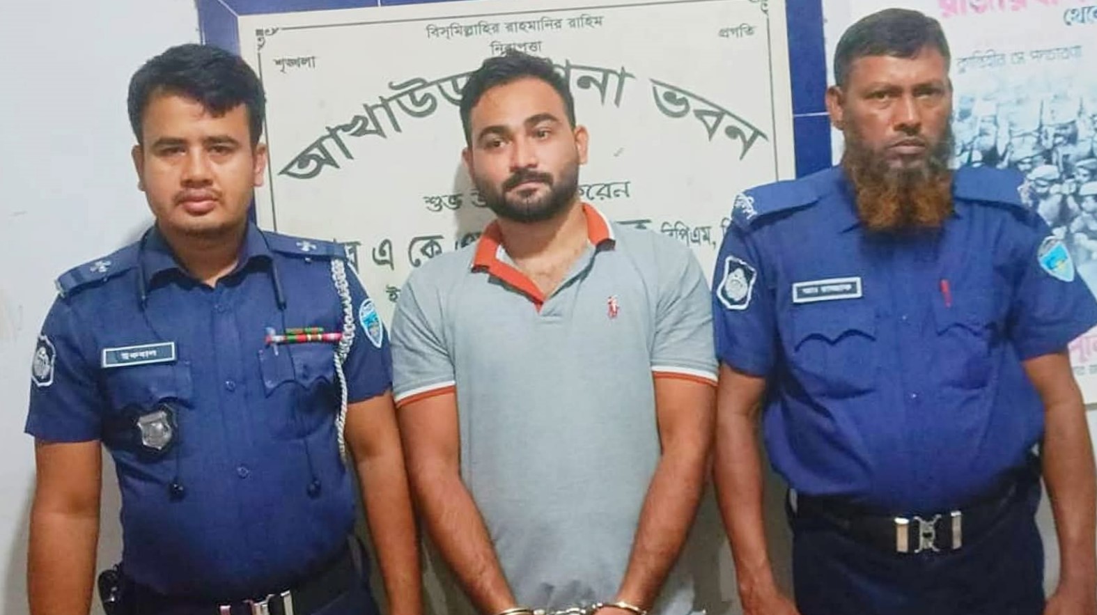আখাউড়া নিষিদ্ধ সংগঠন ছাত্রলীগের নেতা রিফাত আটক: সামাজিক যোগাযোগ মাধ্যমে মিশ্র প্রতিক্রিয়া