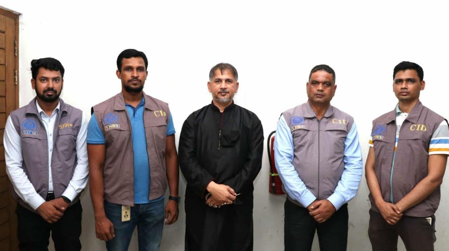 বিদেশে উচ্চশিক্ষার স্বপ্ন দেখিয়ে শত শত শিক্ষার্থীর টাকা আত্মসা, সিআইডি'র জালে এম. কে বাসার আটক!