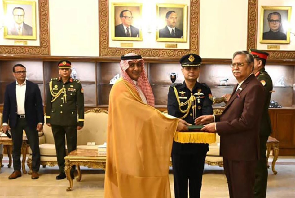রাষ্ট্রপতির কাছে পরিচয়পত্র পেশ করলেন সৌদি রাষ্ট্রদূত