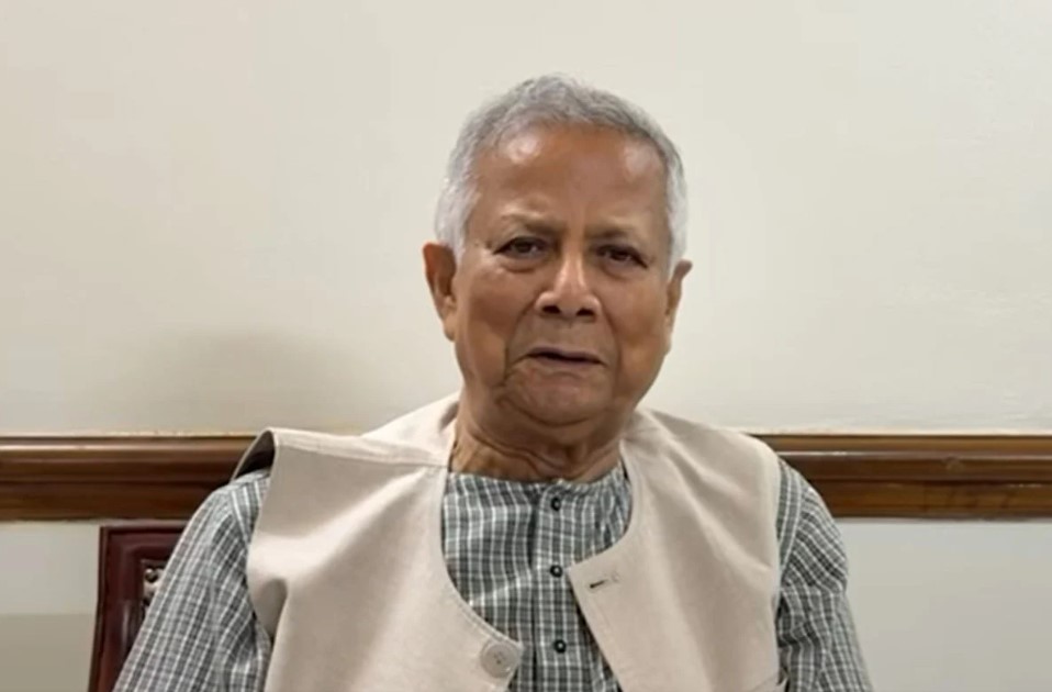 বিমান বিধ্বস্তে হতাহতের মা-বাবাদের কী জবাব দেব: প্রধান উপদেষ্টা
