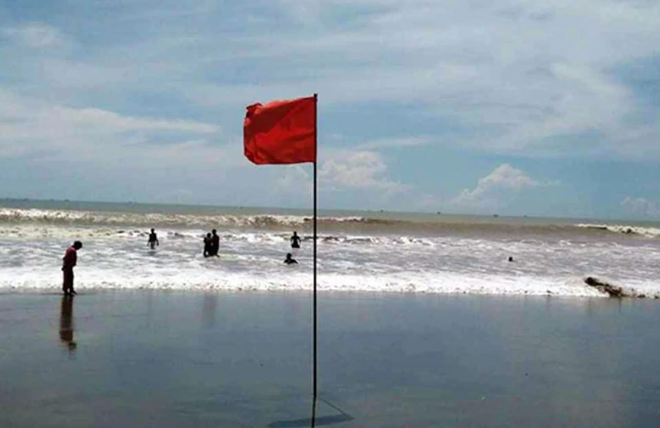 উত্তর বঙ্গোপসাগরে লঘুচাপ, সমুদ্রবন্দরে ৩ নম্বর সতর্কসংকেত