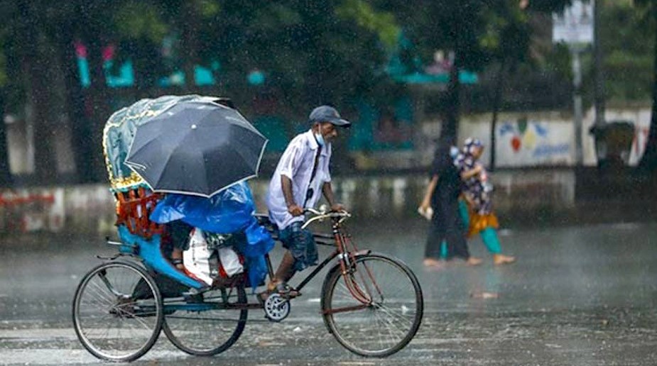 সারা দেশে বৃষ্টির সম্ভাবনা, কমতে পারে ২ ডিগ্রি তাপমাত্রা