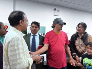 গণমাধ্যমকে সুস্থ ধারায় ফেরাতে কাজ করছে: নিউইয়র্কে মাহফুজ