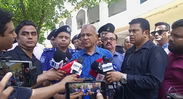 মুন্সিগঞ্জে পুলিশের ক্যাম্পে হামলার ঘটনায় দ্রুত ব্যবস্থা নেবে যৌথ বাহিনী: স্বরাষ্ট্র উপদেষ্টা