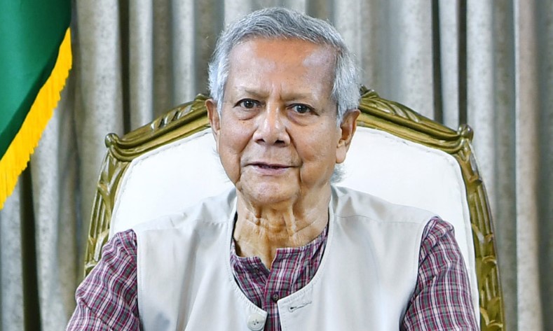 ঢাকেশ্বরী মন্দির পরিদর্শনে প্রধান উপদেষ্টা ড. মুহাম্মদ ইউনূস