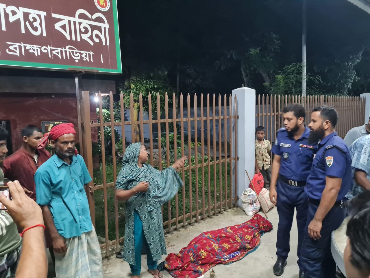 ট্রেনে গন্তব্য ছিল চট্টগ্রাম, মৃত্যু দেহ নামিয়ে দিল আখাউড়ায়