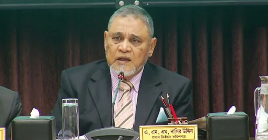 ১০ লাখ সরকারি চাকরিজীবীর ভোটের ব্যবস্থা করা হচ্ছে: সিইসি