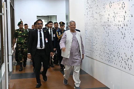 নিউইয়র্ক সফর শেষে দেশে ফিরেছেন প্রধান উপদেষ্টা