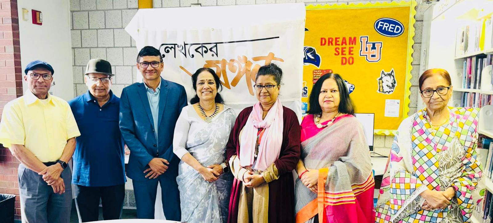 কুইন্স লাইব্রেরিতে লেখকের অঙ্গন'র গ্রন্থালোচনা