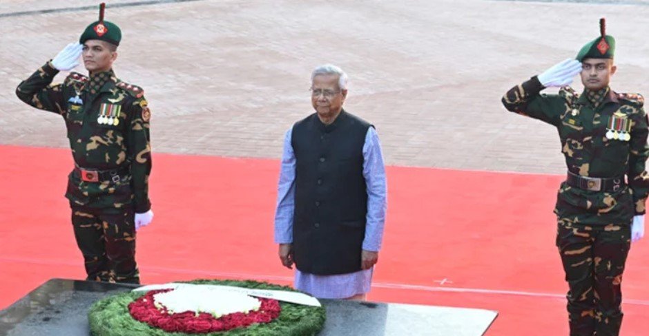 শহীদ বুদ্ধিজীবীদের স্মরণে স্মৃতিসৌধে প্রধান উপদেষ্টার শ্রদ্ধা নিবেদন