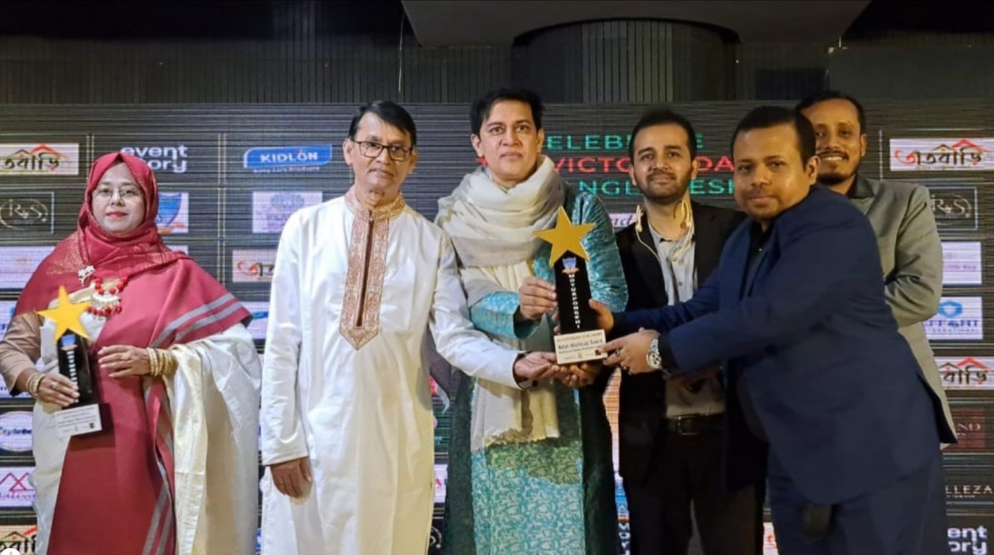 ময়ূরপঙ্খী স্টার অ্যাওয়ার্ডে সম্মানিত লেখক রিফাত মাহবুব সাকিব