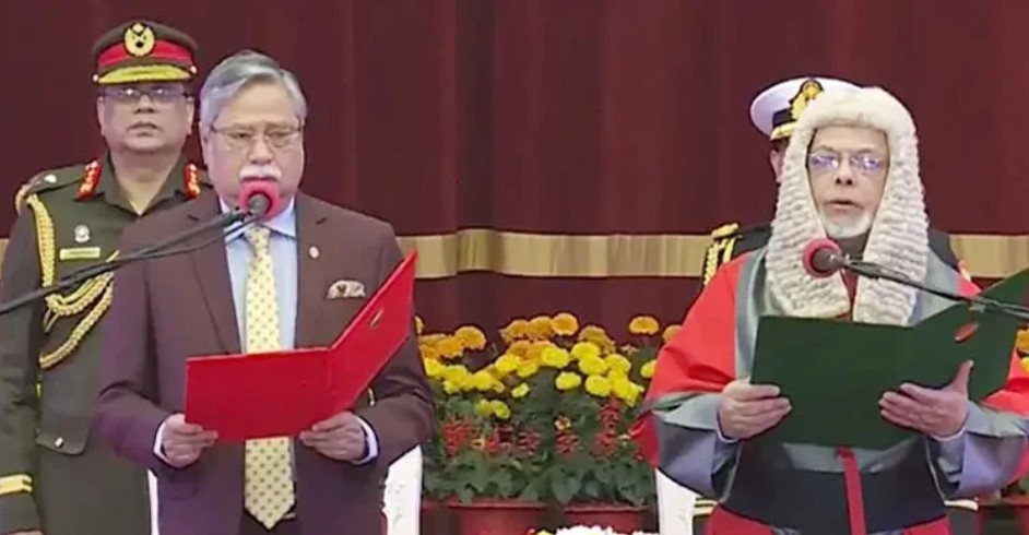 প্রধান বিচারপতি হিসেবে শপথ নিলেন জুবায়ের রহমান চৌধুরী