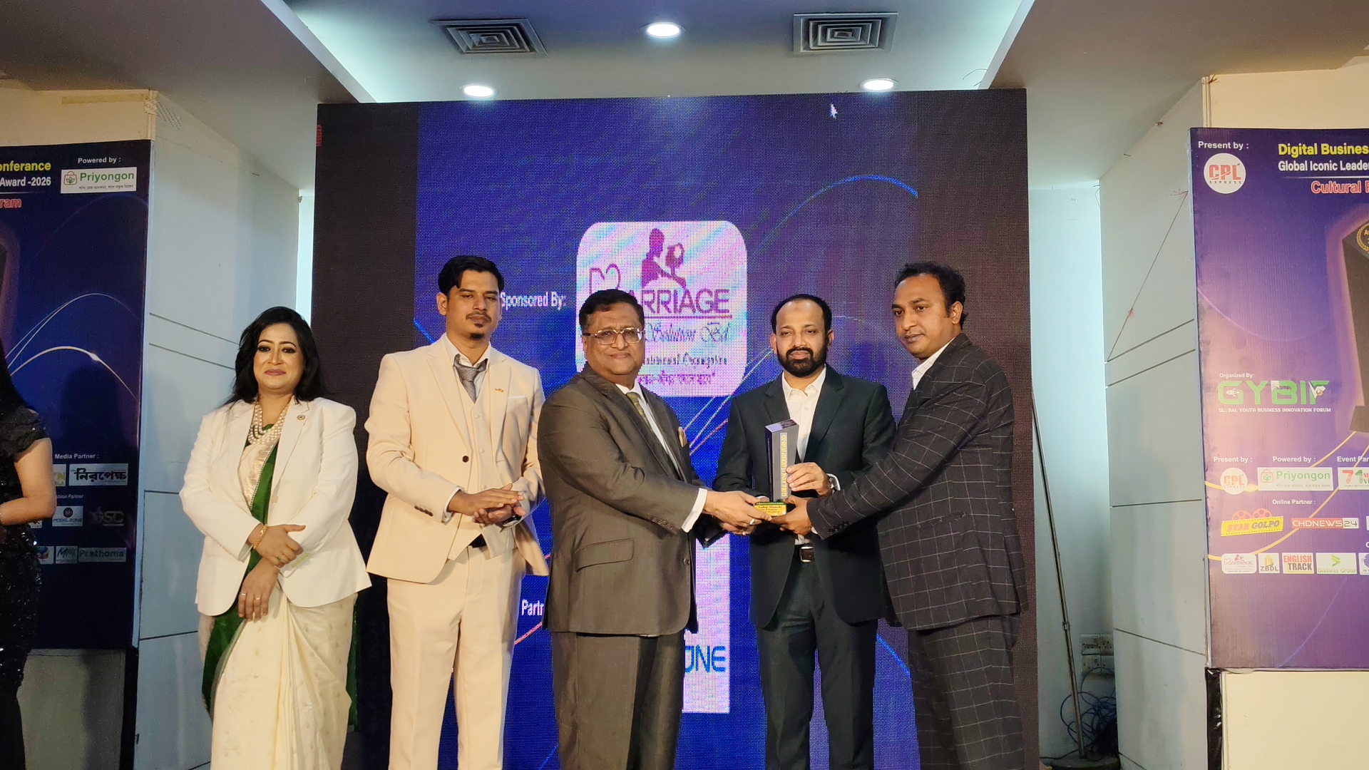 গ্লোবাল আইকনিক লিডারশিপ অ্যাওয়ার্ডে সম্মানিত সম্পাদক ও প্রকাশক সবুজ মুন্সি