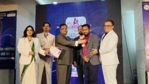 গ্লোবাল আইকনিক অ্যাওয়ার্ড পেলেন সিনিয়র রিপোর্টার জয় শাহীন