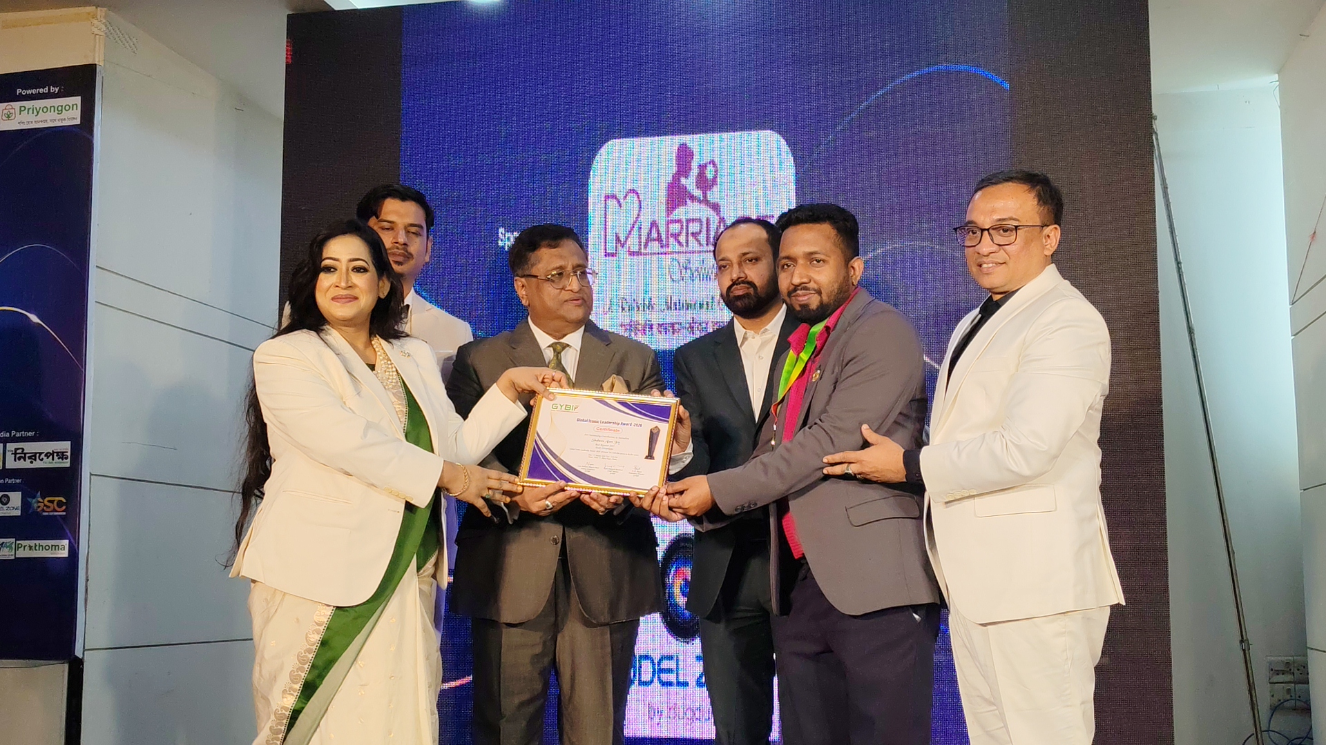 গ্লোবাল আইকনিক অ্যাওয়ার্ড পেলেন সিনিয়র রিপোর্টার জয় শাহীন