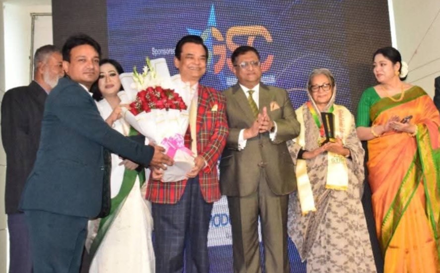 জমকালো আয়োজনে অনুষ্ঠিত হলো গ্লোবাল আইকনিক লিডারশিপ অ্যাওয়ার্ড