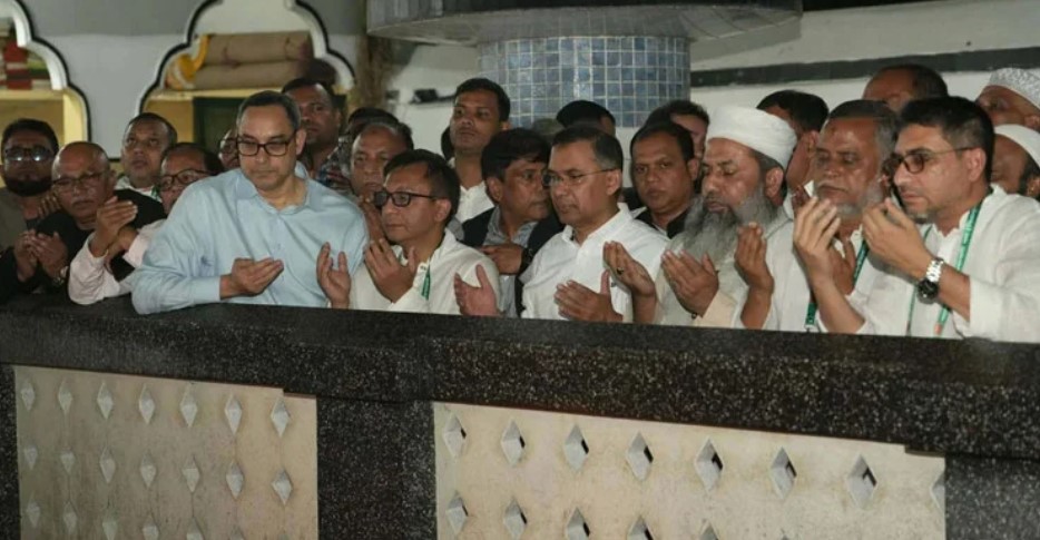 সিলেটে শাহজালাল ও শাহপরানের মাজার জিয়ারত করলেন তারেক রহমান