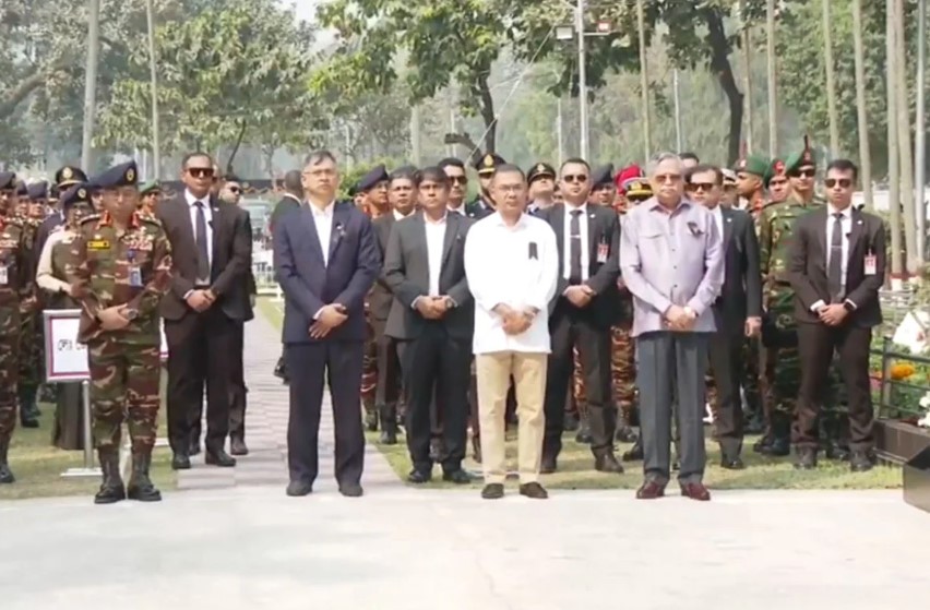 পিলখানায় নিহত সেনাদের প্রতি রাষ্ট্রপতি ও প্রধানমন্ত্রীর শ্রদ্ধা