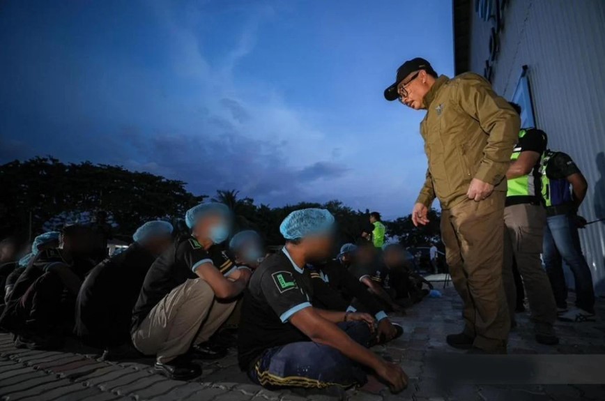 মালয়েশিয়ায় ৭৯ বাংলাদেশি শ্রমিক আটক