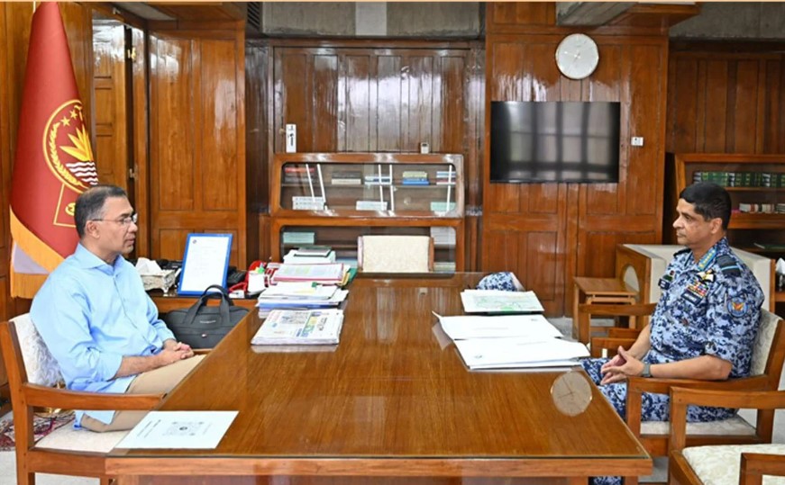 প্রধানমন্ত্রীর সঙ্গে বিমান বাহিনী প্রধানের সৌজন্য সাক্ষাৎ